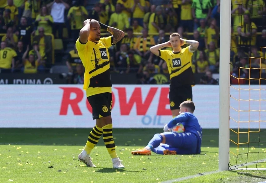 Dortmund tự đánh rơi chức vô địch khi để Mainz cầm hòa 2-2. Ảnh: WITTER Dortmund tự đánh rơi chức vô địch khi để Mainz cầm hòa 2-2. Ảnh: WITTER