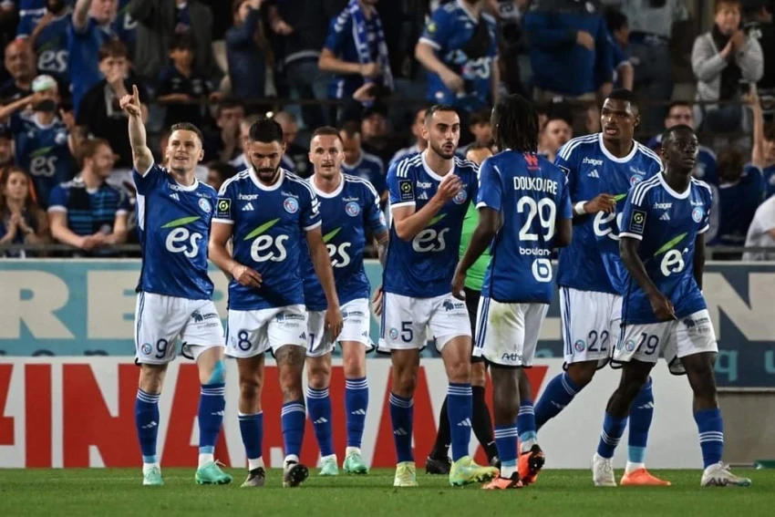 Trận thua trước PSG không ảnh hưởng quá nhiều đến vị trí của Strasbourg. Ảnh: AP Trận thua trước PSG không ảnh hưởng quá nhiều đến vị trí của Strasbourg. Ảnh: AP