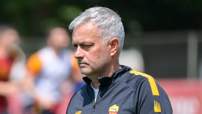 Mourinho ra lệnh cấm các nhân viên không phận sự thì không được vào buổi tập của AS Roma. ẢNH: GETTY Mourinho ra lệnh cấm các nhân viên không phận sự thì không được vào buổi tập của AS Roma. ẢNH: GETTY