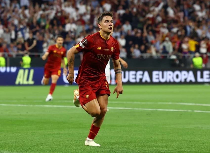 AS Roma chỉ biết tự trách mình khi không bảo toàn được lợi thế sau bàn thắng của Dybala . Ảnh: Reuters AS Roma chỉ biết tự trách mình khi không bảo toàn được lợi thế sau bàn thắng của Dybala . Ảnh: Reuters