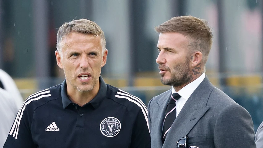 Beckham buộc phải sa thải người bạn Neville. ẢNH: GETTY Beckham buộc phải sa thải người bạn Neville. ẢNH: GETTY