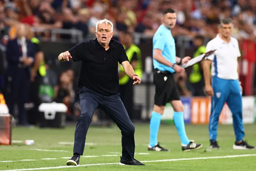 Jose Mourinho là HLV có cá tính khi không ngại đối đầu với trọng tài. ẢNH: GETTY