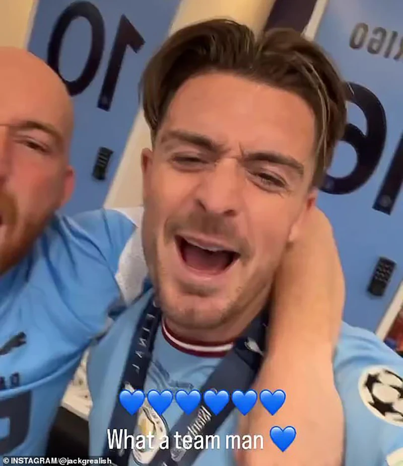 Jack Grealish ăn mừng chức vô địch trong phòng thay đồ. ẢNH: INSTAGRAM JACK