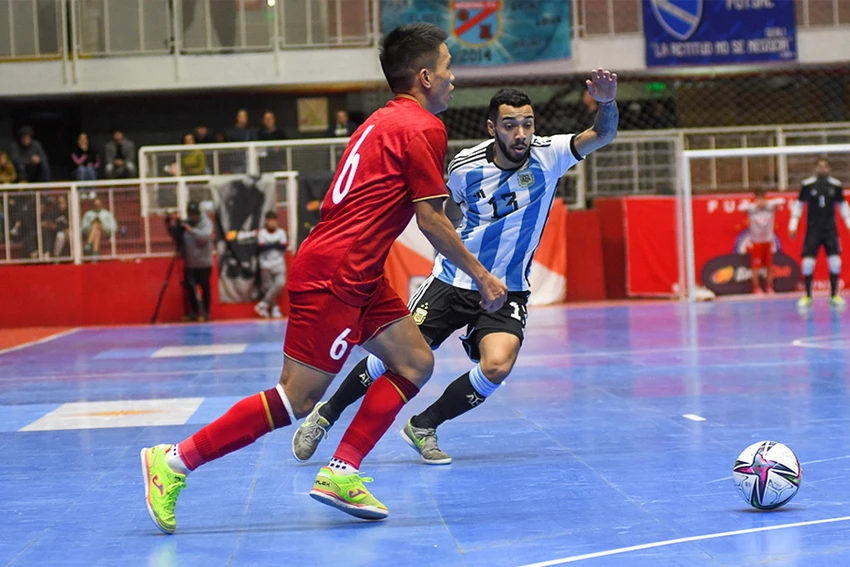 Đội tuyển futsal Việt Nam trong trận thua Argentina 1-4. Ảnh: VFF Đội tuyển futsal Việt Nam trong trận thua Argentina 1-4. Ảnh: VFF