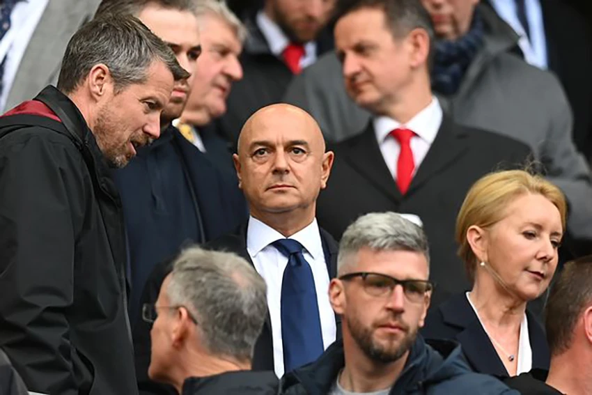 Chủ tịch Tottenham Levy đòi hỏi quá đáng khiến MU rút khỏi thương vụ mua Kane. ẢNH: GETTY Chủ tịch Tottenham Levy đòi hỏi quá đáng khiến MU rút khỏi thương vụ mua Kane. ẢNH: GETTY
