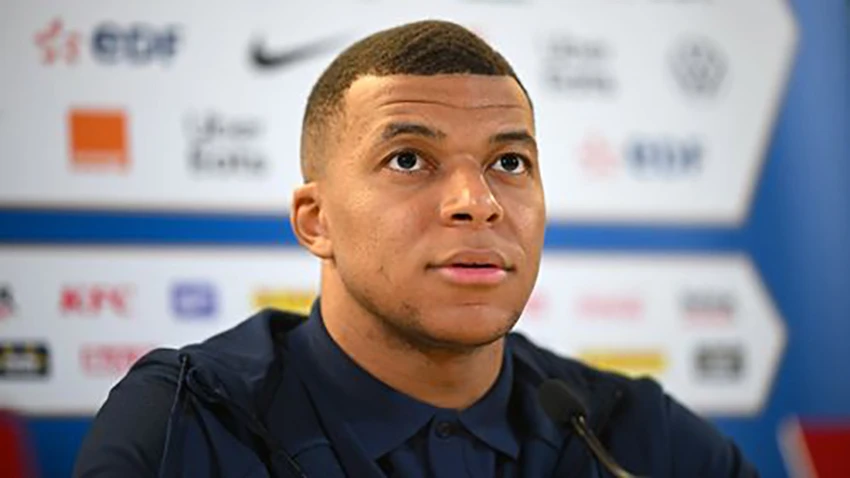 Mbappe khẳng định tổng thống Pháp không có ảnh hưởng gì đến tương lai của anh. ẢNH: GETTY