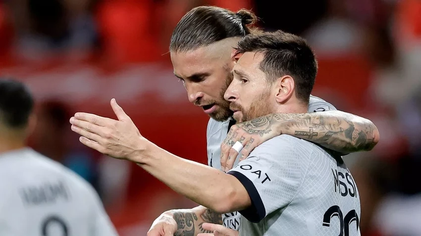 Messi và Ramos thân thiết với nhau trong màu áo PSG. ẢNH: REX Messi và Ramos thân thiết với nhau trong màu áo PSG. ẢNH: REX