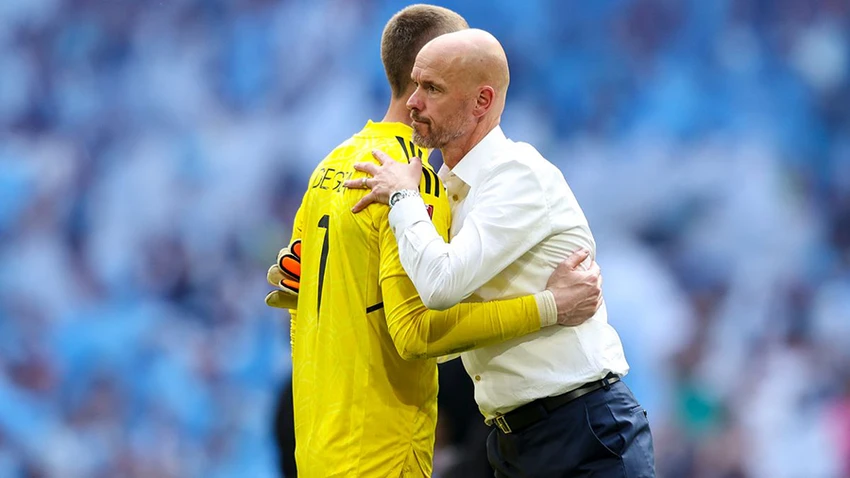 Ten Hag vẫn muốn De Gea ở lại nhưng không trao cho anh mức lương cao. ẢNH: GETTY Ten Hag vẫn muốn De Gea ở lại nhưng không trao cho anh mức lương cao. ẢNH: GETTY