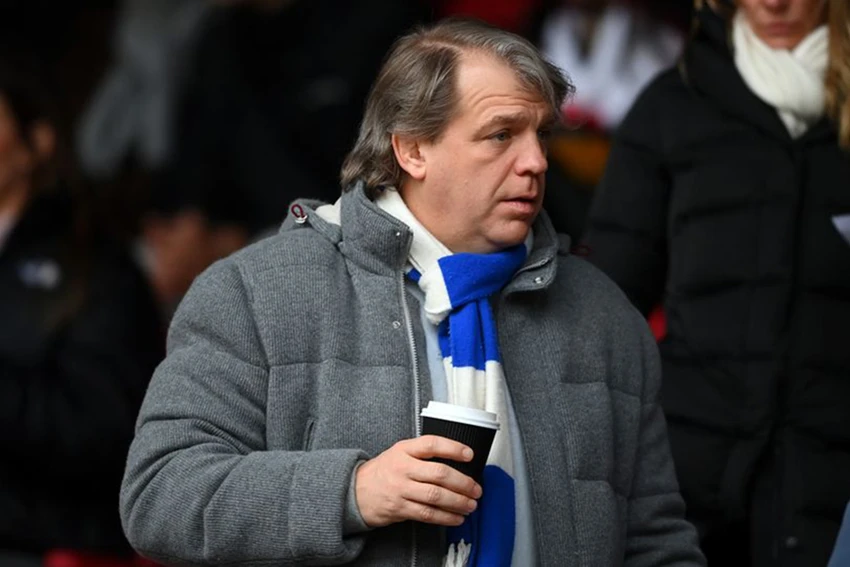 Ông chủ Boehly phải kiếm nhà tài trợ khác cho Chelsea. ẢNH: GETTY