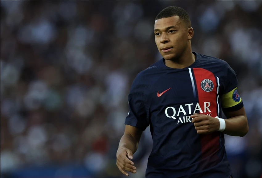 Mbappe sẽ bỏ túi hàng trăm triệu bảng Anh nếu ở lại PSG đến hết hợp đồng. ẢNH: GETTY
