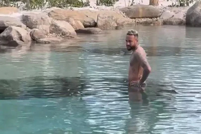 Neymar bị phạt nặng vì làm hồ nhân tạo. ẢNH: CEN