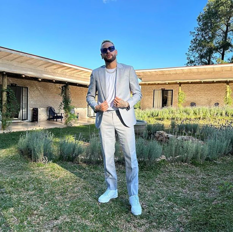 Neymar là một trong những siêu sao giàu nhất làng bóng đá thế giới. ẢNH: CEN
