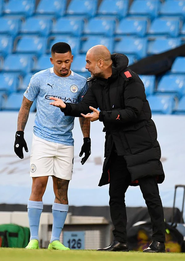 Pep Guardiola có những quyết định nhân sự khiến Jesus ấm ức bật khóc. ẢNH: GETTY Pep Guardiola có những quyết định nhân sự khiến Jesus ấm ức bật khóc. ẢNH: GETTY