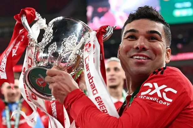 Ngay mùa giải đầu tiên, Casemiro đã giành League Cup cùng MU. ẢNH: GETTY Ngay mùa giải đầu tiên, Casemiro đã giành League Cup cùng MU. ẢNH: GETTY