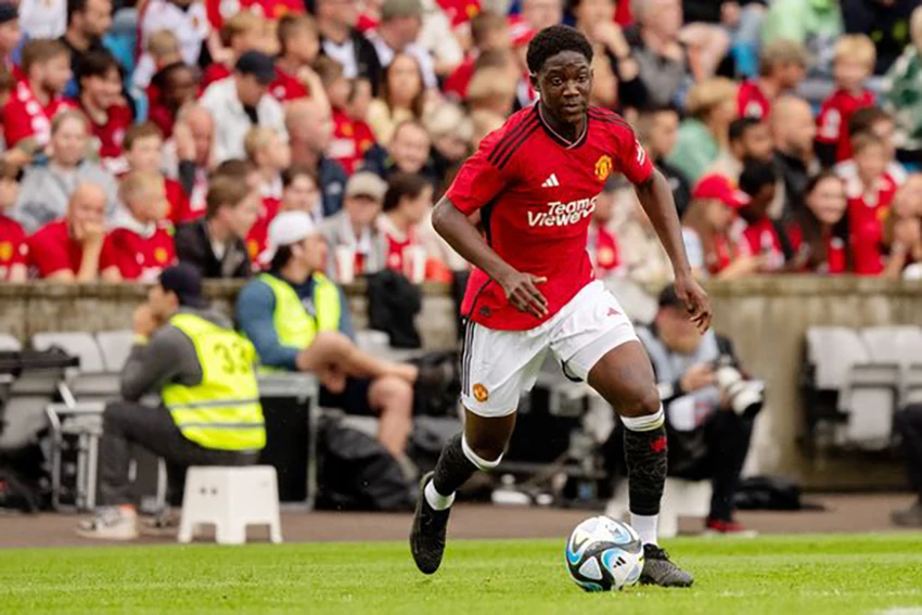 Kobbie Mainoo thi đấu hay nhất trong dàn sao trẻ MU trong trận thắng Leeds. ẢNH: GETTY