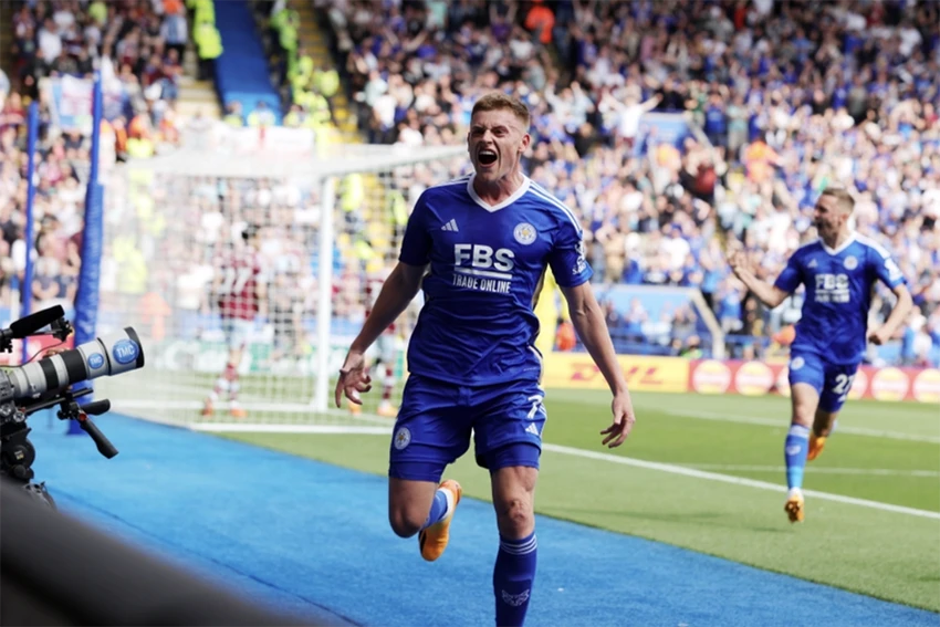 West Ham sợ không mua được Harvey Barnes vì vụ bán Rice cho Arsenal vẫn chưa kết thúc. ẢNH: GETTY West Ham sợ không mua được Harvey Barnes vì vụ bán Rice cho Arsenal vẫn chưa kết thúc. ẢNH: GETTY