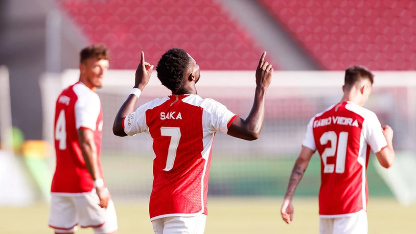 Bukayo Saka ăn mừng bàn thắng mở tỉ số 1-0 cho Arsenal. ẢNH: GETTY