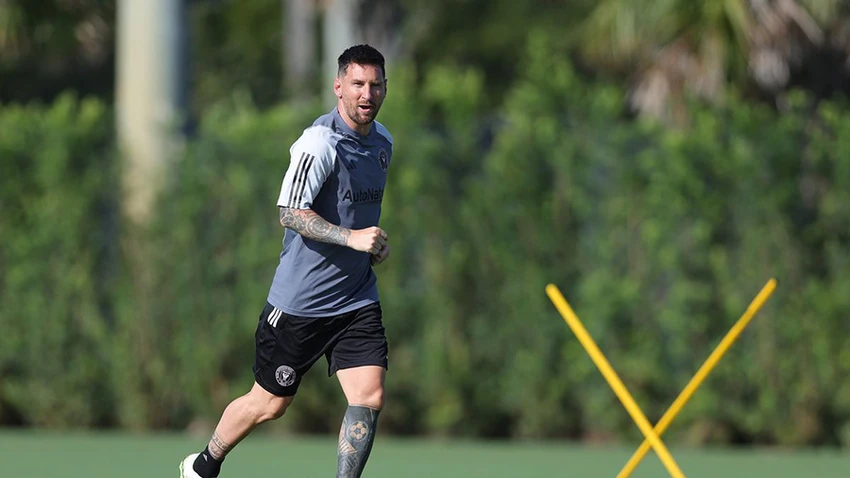 Messi chỉ mới vừa trở lại tập luyện trong tuần này. ẢNH: GETTY Messi chỉ mới vừa trở lại tập luyện trong tuần này. ẢNH: GETTY