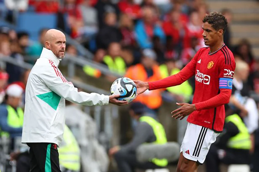Varane ủng hộ quyết định thay đổi đội trưởng MU của HLV Ten Hag. ẢNH: GETTY Varane ủng hộ quyết định thay đổi đội trưởng MU của HLV Ten Hag. ẢNH: GETTY