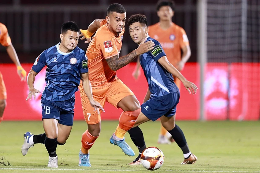 V-League với thể thức tách nhóm sau giai đoạn 1 thành nhóm A tranh vô địch và nhóm B tranh… trụ hạng. V-League với thể thức tách nhóm sau giai đoạn 1 thành nhóm A tranh vô địch và nhóm B tranh… trụ hạng.