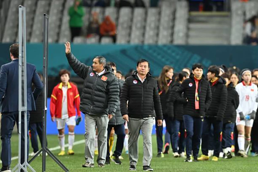 HLV Mai Đức Chung hi vọng đội nam có thể theo bước đội nữ tham dự World Cup. ẢNH: GETTY HLV Mai Đức Chung hi vọng đội nam có thể theo bước đội nữ tham dự World Cup. ẢNH: GETTY