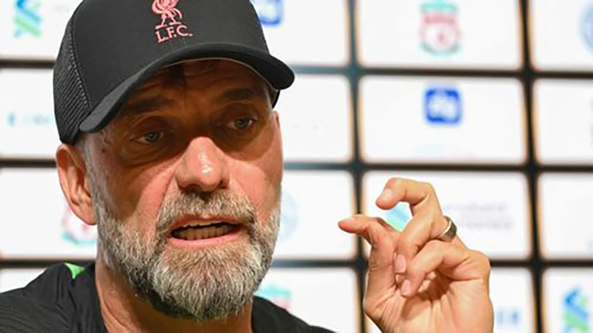Klopp bị nói là phạm sai lầm vì trao băng đội trưởng Liverpool cho Van Dijk. ẢNH: GETTY