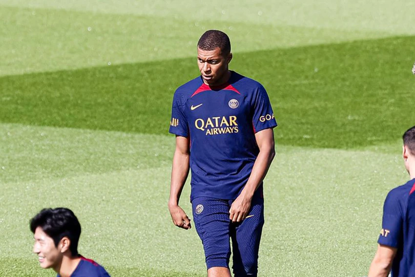 Mbappe không được tập luyện cùng đội 1 PSG. ẢNH: GETTY