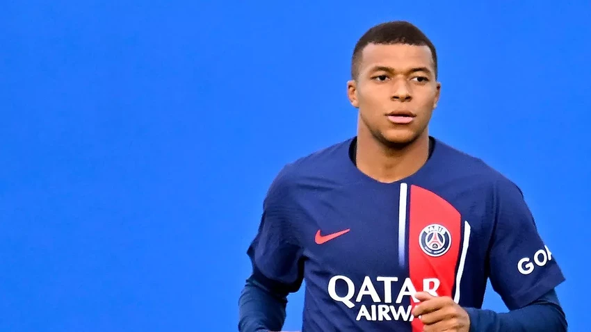 PSG quyết tâm chèn ép Mbappe đến cùng. ẢNH: GETTY