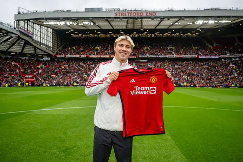 Hojlund được ví là "Haaland đệ nhị" nhưng khả năng của anh ở Premier League thì còn chờ thời gian kiểm chứng. ẢNH: GETTY Hojlund được ví là "Haaland đệ nhị" nhưng khả năng của anh ở Premier League thì còn chờ thời gian kiểm chứng. ẢNH: GETTY