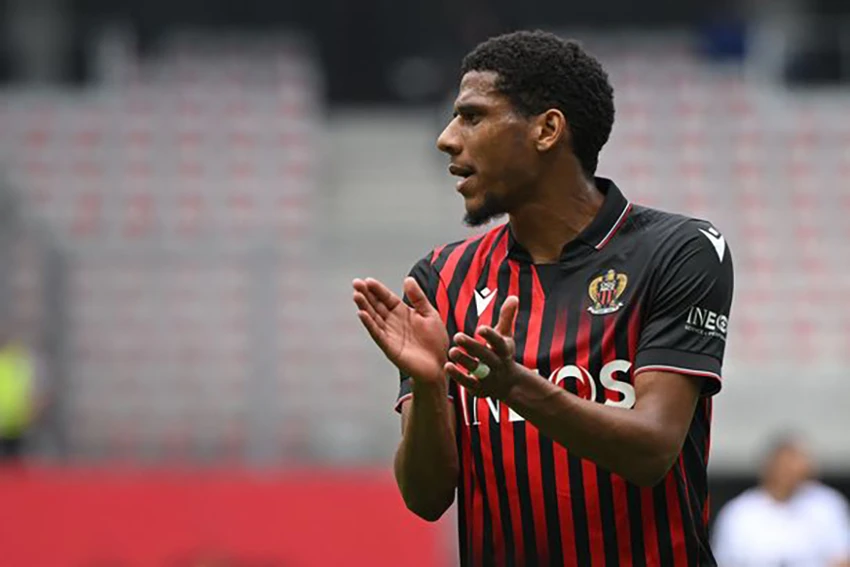 Todibo là mục tiêu của MU nhằm thay thế Maguire. ẢNH: GETTY Todibo là mục tiêu của MU nhằm thay thế Maguire. ẢNH: GETTY