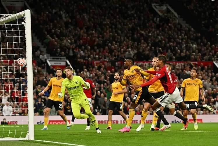 Bàn thắng duy nhất của Varane giúp MU có 3 điểm đầu tiên ở Premier League 2023-2024. Ảnh: Getty Bàn thắng duy nhất của Varane giúp MU có 3 điểm đầu tiên ở Premier League 2023-2024. Ảnh: Getty