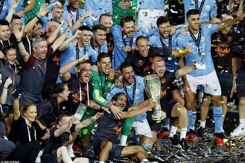 Các cầu thủ Man City ăn mừng vô địch siêu cúp châu Âu lần đầu tiên. ẢNH: AP, REUTERS Các cầu thủ Man City ăn mừng vô địch siêu cúp châu Âu lần đầu tiên. ẢNH: AP, REUTERS