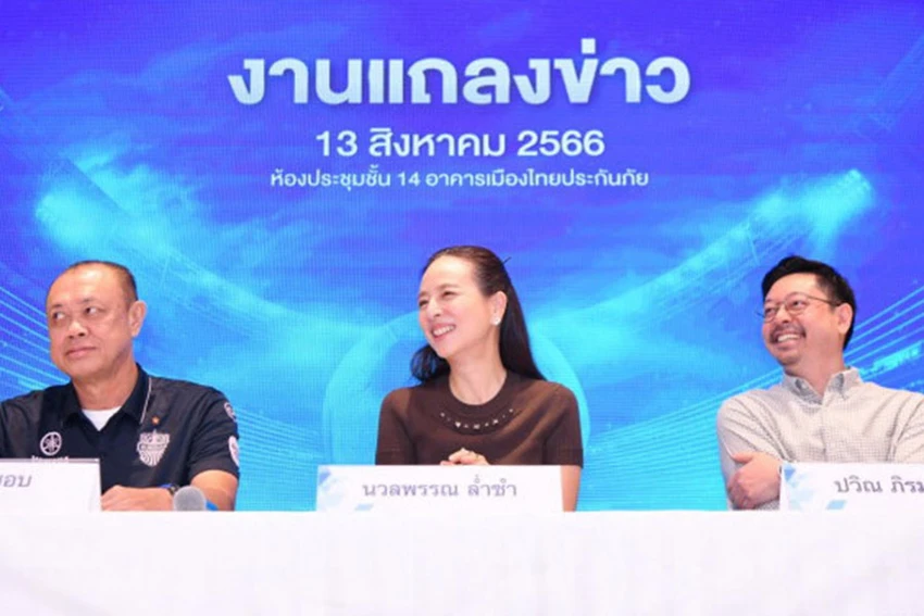 Nữ doanh nhân Nualphan Lamsam (Madam Pang), Trưởng đoàn đội tuyển Thái.