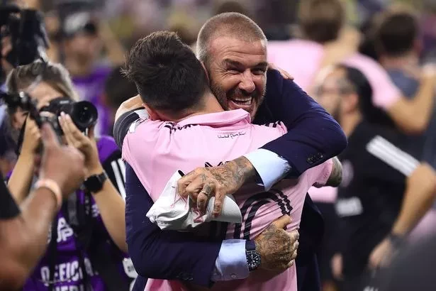 Beckham ôm chầm Messi sau trận chung kết. ẢNH: GETTY Beckham ôm chầm Messi sau trận chung kết. ẢNH: GETTY