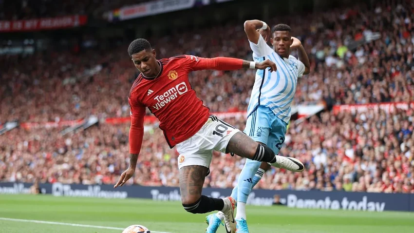 Pha bóng Danilo phạm lỗi với Rashford trong vòng cấm dẫn đến penalty. ẢNH: GETTY Pha bóng Danilo phạm lỗi với Rashford trong vòng cấm dẫn đến penalty. ẢNH: GETTY