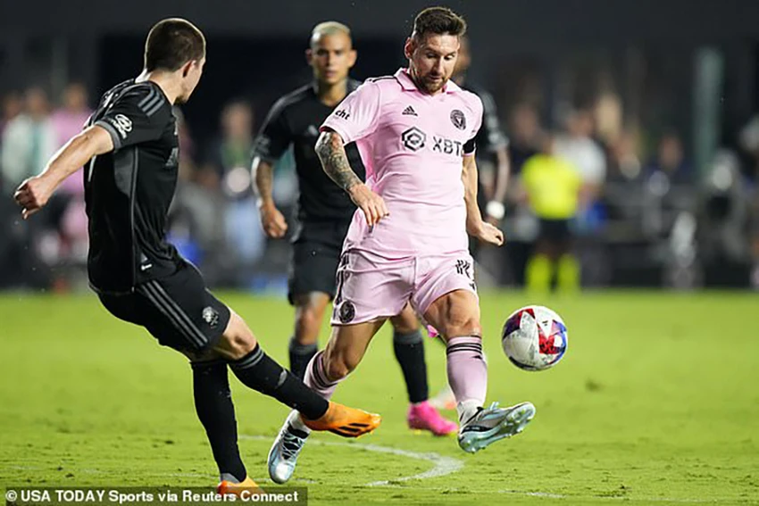 Messi bị theo kèm rất sát trong suốt trận đấu. ẢNH: REUTERS Messi bị theo kèm rất sát trong suốt trận đấu. ẢNH: REUTERS