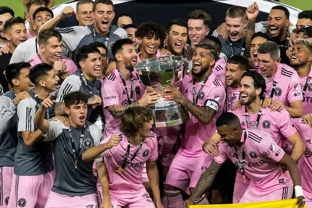 Messi nâng cao chức vô địch Leagues Cup cùng Inter Miami. ẢNH: GETTY Messi nâng cao chức vô địch Leagues Cup cùng Inter Miami. ẢNH: GETTY