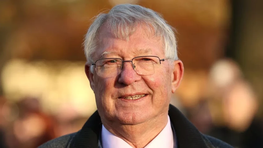 Sir Alex Ferguson vẫn giữ im lặng và không nêu quan điểm sau khi nhà Glazer thúc đẩy quá trình bán MU vào tháng 11 năm ngoái. ẢNH: PA Sir Alex Ferguson vẫn giữ im lặng và không nêu quan điểm sau khi nhà Glazer thúc đẩy quá trình bán MU vào tháng 11 năm ngoái. ẢNH: PA