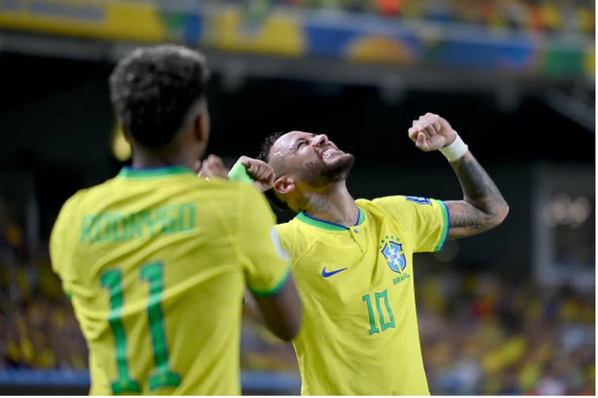Neymar lập công chuộc tội sau quả phạt đền hỏng ăn. Ảnh: GETTY Neymar lập công chuộc tội sau quả phạt đền hỏng ăn. Ảnh: GETTY