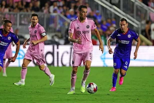 Busquets đến Inter Miami chơi bóng cùng Messi. ẢNH: GETTY Busquets đến Inter Miami chơi bóng cùng Messi. ẢNH: GETTY