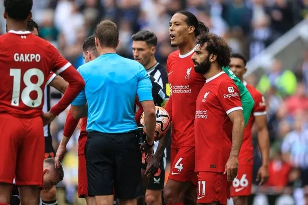 Van Dijk đã gửi lời xin lỗi vì hành vi nóng nảy của mình. ẢNH: GETTY Van Dijk đã gửi lời xin lỗi vì hành vi nóng nảy của mình. ẢNH: GETTY