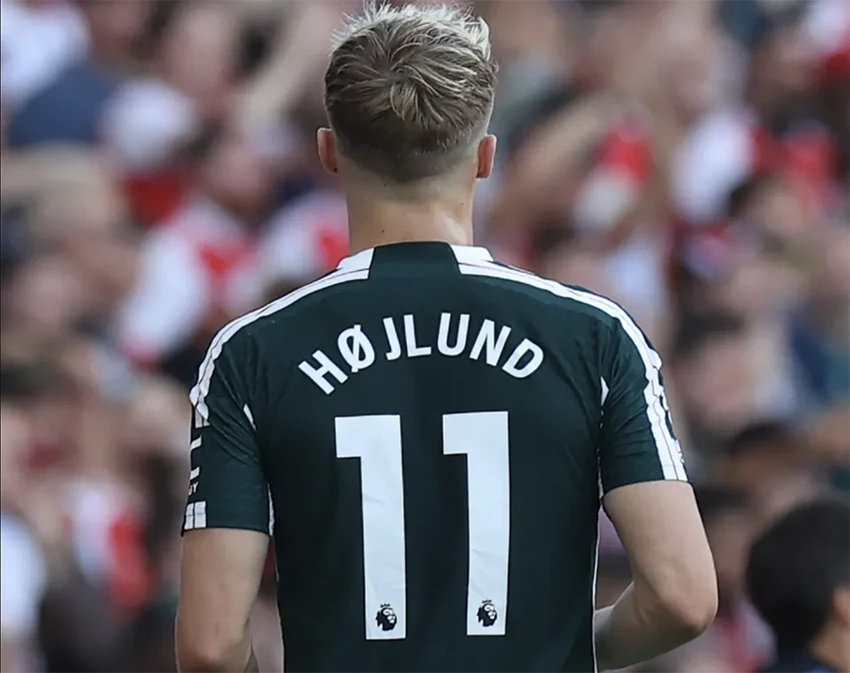 Hojlund đã bận áo này trong trận ra mắt MU gặp Arsenal. ẢNH: GETTY Hojlund đã bận áo này trong trận ra mắt MU gặp Arsenal. ẢNH: GETTY