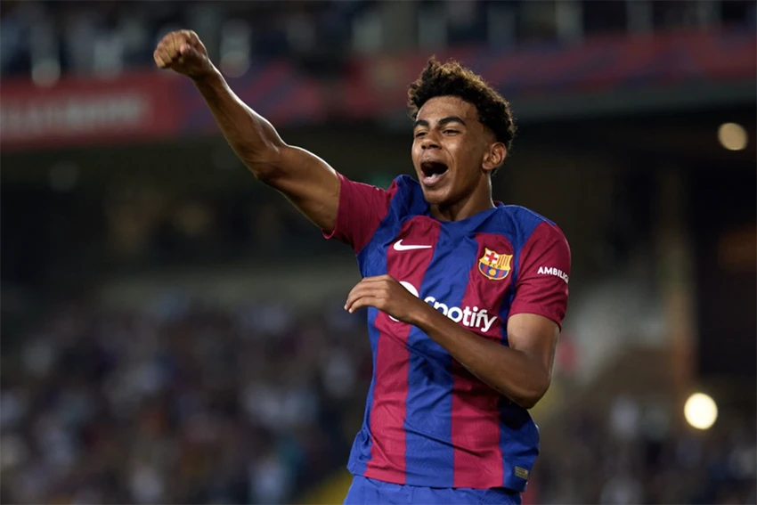 barcelona-yamal-xavi.png