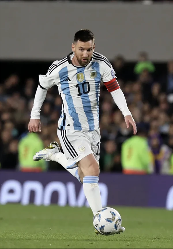 messi-qua-bong-vang.png