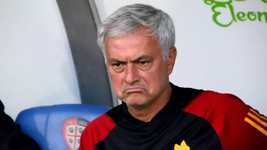 mourinho-nhan-the-do.jpg