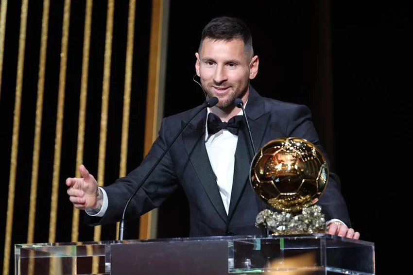 lionel-messi-qua-bong-vang.jpeg