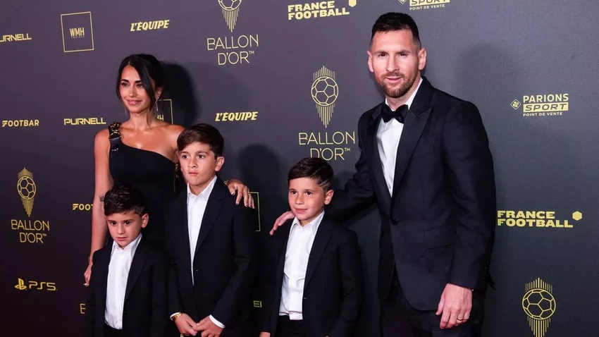 messi-gia-dinh-qua-bong-vang.jpg