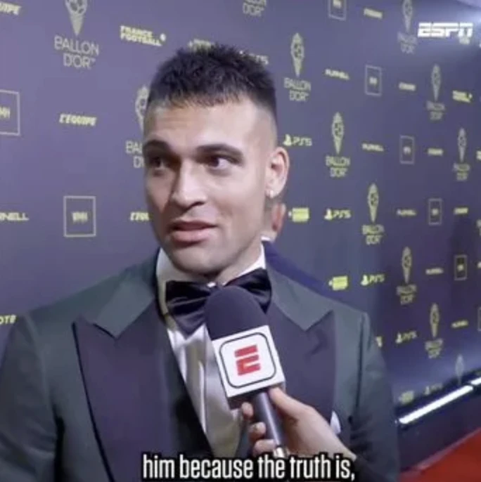 martinez-messi-qua-bong-vang.png