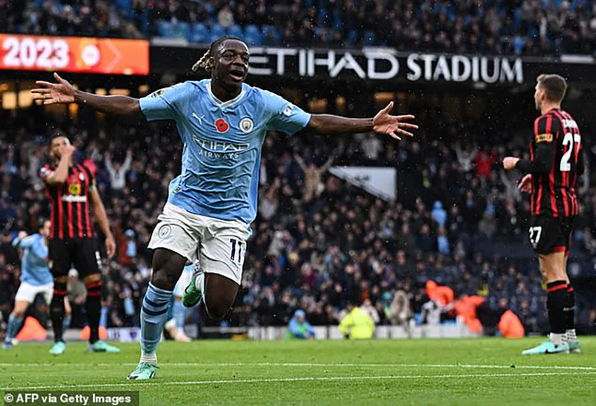 Jeremy Doku gây sự chú ý lớn với nhiều màn trình diễn xuất sắc trong màu áo Man City