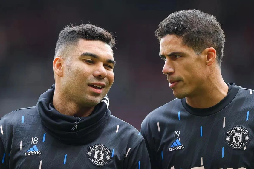 casemiro-varane-manchester-united.jpg